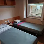 度假居 Familial A Avec Piscine 卡内
